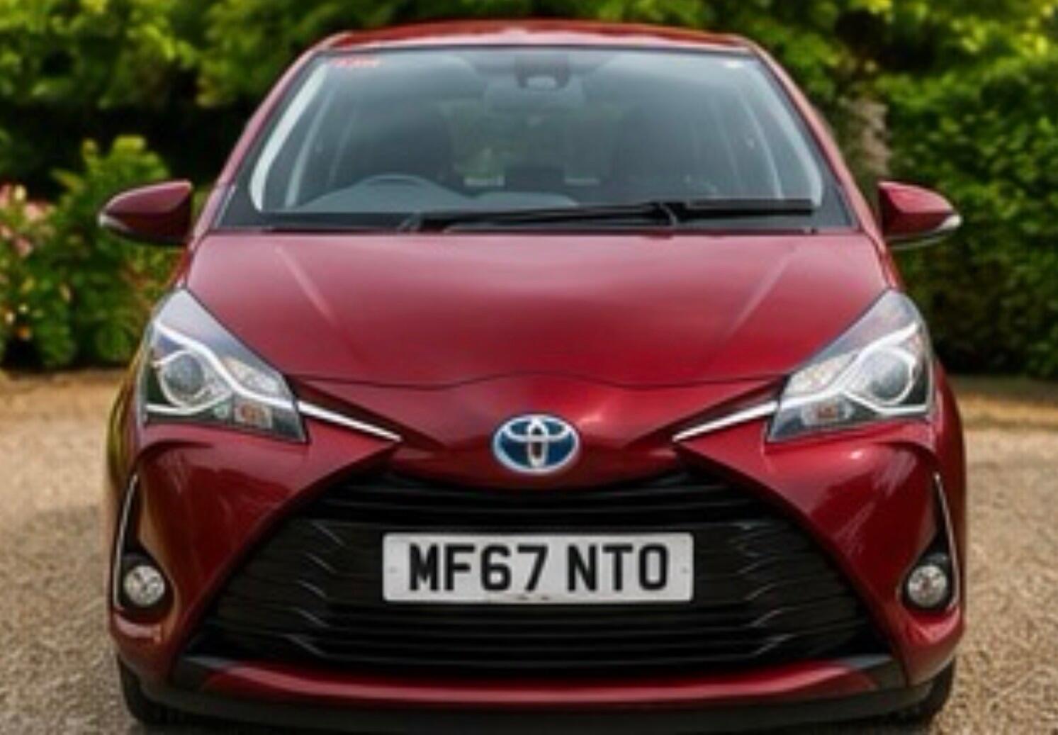 2017 Toyota Yaris — photo 2